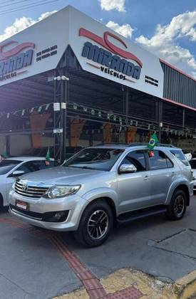 TOYOTA HILUX SW4 2.7 SR 4X2 16V FLEX 4P AUTOMÁTICO TOYOTA HILUX SW4 2.7 SR 4X2 16V FLEX 4P AUTOMÁTICO